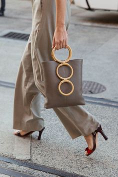 Sydney Fashion Week, Hot Handbags, Australia Fashion, Womens Handbags, Street Style Summer, Minimal Chic, Handbags Online, Fashion Week Street Style