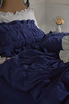 klein blue bedding set for guys boy girl dorm bedroom Royal Dark Academia, Maximalism Room, Royal Bedding, Grunge Aesthetic Room, Dark Academia Room Decor, Dark Academia Room, Royal Bed, Academia Room, Blue Bed