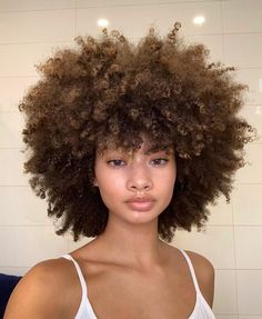 Hannah Mussette, Healthy Curls, Baking Makeup, Cabello Afro Natural, Curly Fro, Natural Curls Hairstyles, Coily Hair