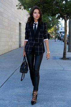 Womens Tailored Suit, Black And White Outfit, Look Formal, Black Leather Pants, فستان سهرة, Interview Outfit, Business Attire, Classy Women, Work Attire