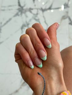 Sea Green French Tip Nails, Light Green Tips Nails, Light Green Nails With Design, Bahamas Nails Ideas, Green Beach Nails, Light Green French Tip Nails, Beach Vacation Nail Inspo Summer, Aug Nails, Portugal Nails