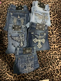 Miss Me Pants, Jeans With Designs, 2000s Fashion Grunge, Y2k Bedazzled Jeans, Miss Me Jeans Outfit, Miss Me Jeans Outfit Y2k, Y2k Outfits Miss Me Jeans, Flared Miss Me Jeans