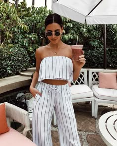 Oversized Tshirt Outfit, Tube Top Outfits, Top Summer Outfits, Summer Fashion Trends, Summer Fashion Outfits, Looks Style, Casual Summer Outfits, Spring Summer Outfits, Look Chic