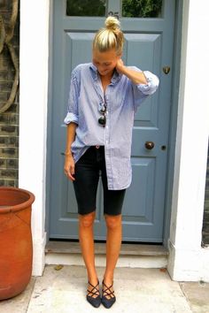 How To Style Bermuda Shorts, Bermuda Shorts Outfit, Modest Shorts, Work Shorts, Knee Length Shorts, 2020 Trends, Long Shorts, Outfits Casuales, Fashion Trend