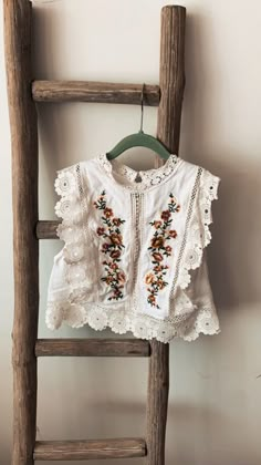 Embellished Clothing, Diy Clothes Design, Make Your Own Clothes, Trendy Fashion Tops, Kids Fashion Clothes, Fancy Dress Design, Embroidered Clothes, Business Dresses