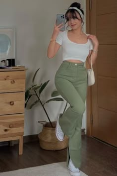 Simple Clothing Style Women, Asenatalar Outfits, Stylish Clothes For Women Casual, Fit Outfits Women, 40 Kg Woman, Everyday Fashion Outfits Casual, Outfits Estilo Vintage, Cool College Outfits, Casual Outfit Inspo Simple