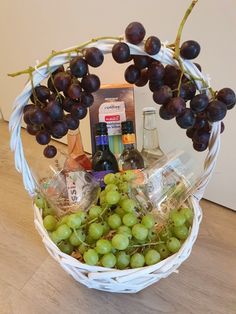 Wein, Geschenkidee, Freunde, Sommergeschenk, Korb, Weintrauben, Vino, Geschenk, Inspiration Warm Scarves, Woven Baskets, Functional Decor, Wire Baskets, Cozy Blankets, Drinkware, Grapes