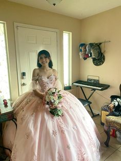 Katie Core, Light Pink Quinceanera Dresses, Xv Dresses, Prom Dress Ball Gown, Women Celebrating, Quinceanera Pink, Quinceanera Themes Dresses, Quinceañera Ideas, Pink Quince