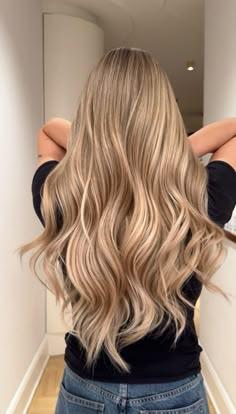 💖🤍 Champagne Beige Hair, Beige Gold Blonde Hair, Buttery Beige Blonde Hair, Creamy Beige Blonde Balayage, Blonde Balayage Champagne, Lived In Champagne Blonde, Beige Hair, Dyed Blonde Hair, Hair Diy