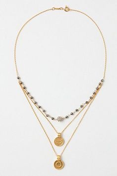 Medallion Layer Necklace #anthropologie Casual Chique, Mode Boho, Layer Necklace, Medallion Necklace, Necklaces Jewelry