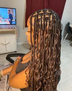 I fall in love with this style every time i do it 😍💗 💗 💗 💗 💗 💗 Style: medium knotless +boho Price: $225 Located in Katy, Tx 77449📍 Home… | Instagram Brown Box Braids With Curls, Dark Brown Boho Knotless Braids, Spring Braids Black Women, Black And Brown Boho Braids, Light Brown Boho Braids, Dark Brown Goddess Braids, Braided Hairstyles Brown, Dark Brown Knotless Braids, Light Brown Box Braids