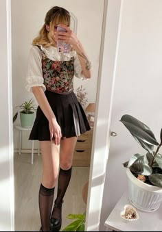 Corset Outfit, Being Single, Elegante Casual, 가을 패션, Knee High Socks, Casual Style Outfits, High Socks, Dark Academia, Pretty Dresses