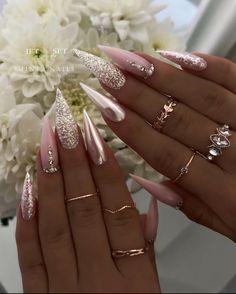 Nude Bling Nails, Fall Stiletto Nails, Gold Stiletto Nails, Cardi B Nails, Champagne Nails, Stilleto Nails Designs, Golden Nails, Pointy Nails, Nails Gold