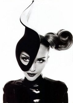 Jean Paul Goude, Philip Treacy, David Sims, Mario Testino, Richard Avedon, Thierry Mugler, Foto Art, Black Mask, Look Vintage