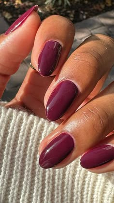 TikTok Is Obsessed With This "Cherry Mocha" Nail Polish Cherry Mocha Nails, Mocha Nails, Cranberry Nails, Cherry Mocha, Berry Nails, Plum Nails, Maroon Nails, February Nails, Smink Inspiration