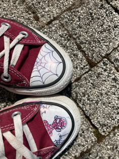 Spider Man Converse Drawing, Red Converse Aesthetic, Spiderman Converse, Dark Red Converse, Spiderman Shoes, Converse Ideas, Alt Shoes