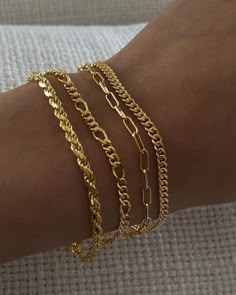 Wrist Stack Jewelry, Bracelets On Wrist, Pretty Stacks, Gold Jewelry Bracelets, Accessories Styling, Rings And Bracelets, Jewelry Accessories Ideas, Nail Jewelry, Jewelry Fashion Trends