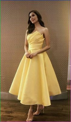 Light Yellow Dress Outfit, Yellow Dress Outfit, Light Yellow Dresses, Dress Trending, Fall Ootd, Outfits 90s, Luxe Style, Tulle Sleeves, Bridesmaid Dresses Online