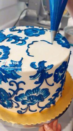 Birthday Cake Decorating Ideas, Pinterest Cake, Pretty Cake, Tiktok Fyp, Cake Studio, Cake Decorating Ideas, Birthday Cake Decorating, Cake Tutorial, Floral Fashion