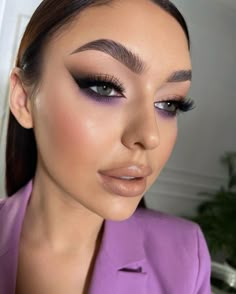 Purple Make Up Ideas, Eye Makeup With Purple, Purple Dress Makeup Ideas, Makeup With Purple Dress, Makeup With Purple, Purple Makeup Ideas, Coachella Makeup, Glam Eye Makeup