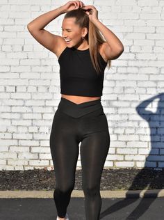 Workout full-length leggings with solid and cross waistband. Super comfortable and versatile. The 'famous' TikTok legging! 90% Polyester 10% Spandex Leggings With Waist Band, Curls Leggings, Running Outfits, Sporty Girl, Girl Leggings, Plank Challenge, Fitness Models Female, Sporty Girls, Girls Leggings