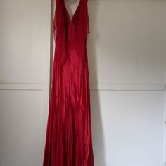 Purchased This And Never Used It . It Has Some Minor Damage But That Is Why I'm Selling It Cheap, I Purchased It Knowing This. The Dress Is Worth It, Makes A Great Costume Dress Too. No Size Is On The Tag But I Think It's A Size Small. 30s Evening Gown, 70s Dresses Formal, Vintage Hollywood Theme, Vintage Runway Dresses, Vintage Prom Dresses 90s, Valentine Costume, Red Dress Formal, Red Lace Gown, Prom 2025