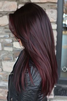 Looking for easy summer styles? Discover the best low maintenance summer haircuts that keep you cool and stylish without the fuss. Red Halo Hair, Dark Cherry Hair Color, Dark Cherry Hair, Simple Cute Hairstyles, Black And Red Hair, Red Balayage Hair, Rambut Brunette