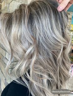 44 Highlights for Gray Hair that Look Cool and Crazy in 2024 Blonde Hair With Grey Highlights, Ash Blonde Hair With Highlights, Cool Blonde Highlights, Grey Blending, Gray Highlights, Grey Blonde Hair, Grey Hair Transformation