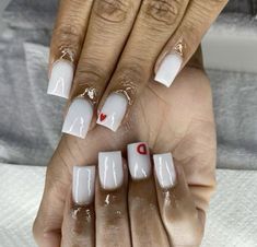 Bf Nail Ideas, White Nails With The Letter D On It, Cute Nail With Initial, White Nails With K Initial, Nails Acrylic With An A Initial, Nails With S Initials Acrylic, Cute Nails With Boyfriends Initial Short, Acrylic Nail Initial Designs