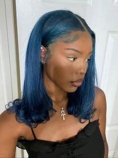 Blue Black Hair On Brown Skin, Blue Hair Styles For Black Women, Blue Hair Color Curly, Midnight Blue Hair Black Women, Navy Blue Natural Hair, Blue Black Hair Black Women, Dark Blue Natural Hair, Blue Hair Inspo Color