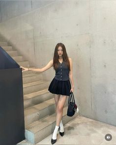 Standing Poses Skirt, Bangkok Outfit, Casual Day Outfits, Outfit Inspo Casual, Uniform Fashion, Miniskirt Outfits, Classy Casual Outfits, Street Fashion Photography, Casual Chic Outfit