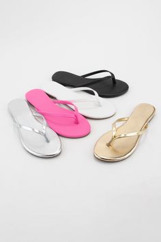 Summer is calling and this classic little slide is here to answer! The perfect pair of throw on flip flops that'll take you from the beach to the town with ease. Featuring thin straps and a lightly padded sole. Run true to size Thin straps Lightly padded sole .65" heel height Hot Pink Flip Flops, Pink Flip Flops, Pretty Sandals, Womens Shoe, Vintage Havana, Never Underestimate, Grab Bags, Black 7, For Love And Lemons