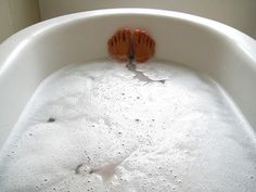 Once a week for 20 minutes, sit in a hot bath that contains a handful of Epsom salts, 10 drops of lavender essential oil, and a half cup of baking soda. This combo draws out toxins, lowers stress-related hormones, and balances your pH levels. :) Autogenic Training, Clean Colon, This Is Your Life, Ph Levels, Colon Cleanse, Epsom Salt, Back To Nature, Bath Tub, Health And Beauty Tips