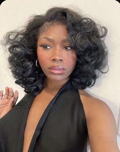 Curly Blowout Natural Hair, Blowout Black Hairstyles, 90s Curls Short Hair, Big Curls Black Women Natural, Short Curly Blowout, 90s Curls Black Women, 80s Blowout Hair Black Women, Layered Bob Hairstyles Black Women, Hairstyles For Graduation Black Women