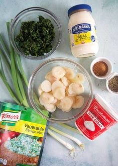 the ingredients to make this dish include onions, garlic and green beans