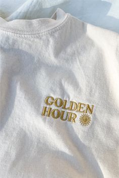 Golden hour, best hour.   The perfect t-shirt to match your next sunset by the sea.  100% CottonEmbroidered on front left side and on sleeveComfort Colors TeeUnisex + Relaxed Fit Small:  Chest 18.5" Length 27"Medium: Chest 20.5" Length 28.5"Large: Chest 22.5" Length 30"X-Large: Chest 24.5" Length 31.5"XX-Large: Chest 2 Graphic Tshirt Women, Minimal Graphic Tee, Branded Tshirt Design, T Shirt Product Photography, Tshirt Graphic Design Ideas, Aesthetic T Shirt Design, Simple Tshirt Design, Trendy Merch, Golden Shepherd