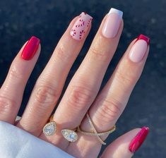 Celebrate the holiday season in style with these cute Christmas nails and designs, including festive nail art ideas that you can DIY at home! Christmas Nails Ideas, Christmas Nails Easy, Christmas Gel Nails, Red Nail Designs, Christmas Nails Acrylic