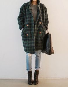 Maxi Blazer, Tartan Coat, Hipster Sweater, Shirt Diy, Plaid Outfits, Retro Mode, Plaid Jacket, Look Vintage, Inspiration Mode