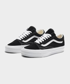 Premium Old Skool 36, the second skate shoe ever created by Vans, debuted in 1977. It was the first Vans shoe to feature the iconic Sidestripe™ (also known as the “Jazz Stripe”) and would cement its place in footwear history. Premium Old Skool 36 was renamed the Old Skool™ in the early ’90s before celebrating its 30th anniversary and officially becoming a Vans Classic. Shown Color: Black & White Iconic low-top, Sidestripe™ shoe 8 oz. Canvas, screenprinted & Cow suede Full grain leather collar lining, padded collar 100% Cotton laces, woven flag label Higher sidewall with gloss finish, foxing tape with original 90's Osnaburg reinforcement Insole: Sola Foam All-Day-Comfort (ADC), anti-fatigue, 30% bio-based material Sweatshorts Shorts, Square Shoes, Polo Coat, Vans Shoe, Cashmere Hoodie, Black Vans, Skate Shoe, Sneaker Dress Shoes, Early 90s