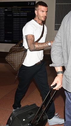 Louis Vuitton Holdall, David Beckham Suit, Harry Styles Clothes, Body Guards, Haneda Airport