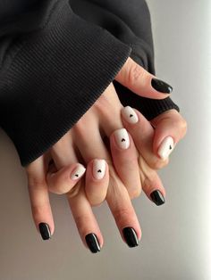 Minimal Nail Design, Nail Minimal, Black And White Nails, Wow Nails, Subtle Nails, Simple Gel Nails