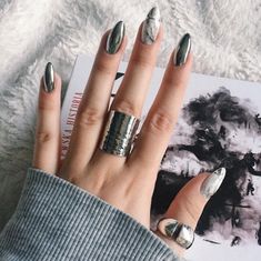 Most Demanding Grey & Sliver Nail Art Design Nails Autumn 2022 Short, Nails Autumn 2022, Nail Marble, Flash Nails, Nails Autumn, Short Almond Nails, Nagellack Trends, Style Nails