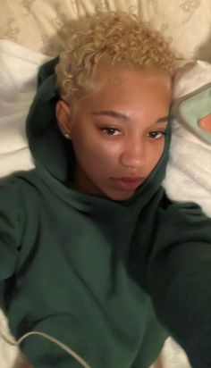 Big Chop And Color, Big Chop Styles Black Women, Bald Curly Hair, Big Chop Natural Hair Color, Big Chop Dyed Hair, Dyed Pixie Cut Black Women, Blonde Big Chop, Twa Colored Natural Hair, Baddies With Short Hair