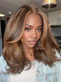 Glueless Everyday Wigs Blonde Hightlights, Hair Color Options, Pretty Hair Color, Hair Flip, Hair Laid, Hair Crush, Hair Inspo Color, Hair Color For Black Hair, Love Hair