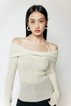 Experience elegance and versatility with our Off-Shoulder Ribbed Long Sleeve Halter-Neck Sweater Top, the ultimate addition to your modern wardrobe. Crafted with a blend of polyamide fiber, wool, and alpaca hair, this sweater offers a soft touch and a gentle drape that accentuates your silhouette. The unique off-shoulder halter-neck design provides a chic, layered look that transitions effortlessly from a casual day out to a sophisticated evening ensemble. Pair this top with high-waisted jeans f Modern Wardrobe, Urban Wear, Women Hoodies Sweatshirts, Knitwear Tops, Off Shoulder Tops, Layered Look, Neck Designs, Halter Neck, High Waist Jeans