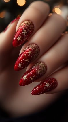 Experience luxury with deep velvet red Christmas nails, gold foil detailing, and rhinestones for an elegant and festive holiday manicure. Gold Holiday Nails, Christmas Nails Glitter, Luxe Christmas, Christmas Nail Colors, Holiday Manicure, Gold Chrome Nails, Holiday Nails Christmas