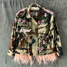 This Fabulous Jacket Has A Cinching Waist (Draw Strings On Inside). Camouflage With Pink And Flower Accents. Prime Condition, Only Worn Once. Can’t Get Any Cuter! Size 40. Painted Army Jacket, Embellished Army Jacket, Upcycled Camo Jacket, Military Style Outfits, Army Jacket With Patches Vintage, Camo Jacket With Patches, Camouflage Jacket, Clothing Upcycle, Army Jacket