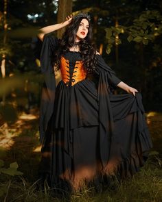 Sorceress Costume, Ren Faire Outfits, Goth Costume, Gothic Crown, Ren Faire Costume, Witch Cosplay, Fair Outfits, Hoop Skirt, Witch Outfit