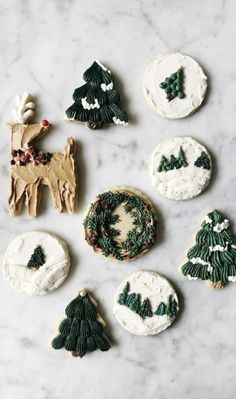 New Year Cookies Decorated, Buttercream Sugar Cookies Christmas, Christmas Cookies Decorated Buttercream, New Years Cookies Decorated, Buttercream Cookies Decorated, Sugar Cookie Designs Christmas, Buttercream Christmas Cookies, Christmas Cookie Designs, Gingerbread Designs