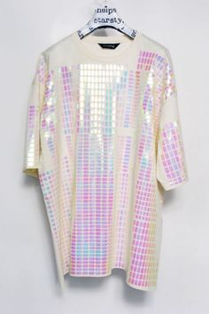 GAH NEED  omg my life i need this so bad that i surely will die w/o it Holographic Clothes, Holographic Fashion, Space Grunge, Book Crafts Diy, Futuristic Fashion, Visual Kei, Kitsch, Pink Ladies, Harajuku